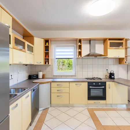 別荘 House Rose With Garden And Pool - Three Bedroom House