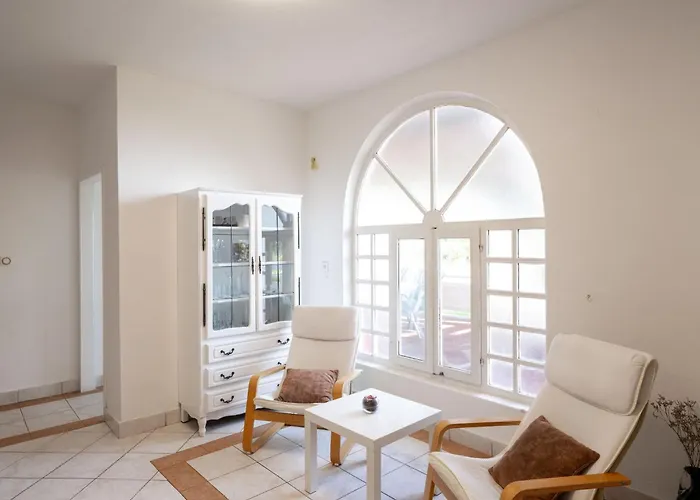 House Rose With Garden And Pool - Three Bedroom House Дом отдыха Любач
