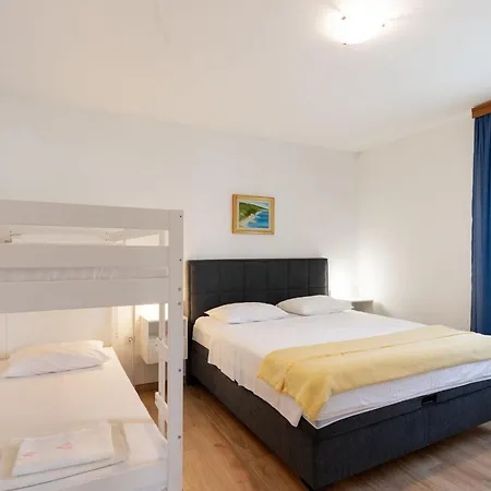 House Rose With Garden And Pool - Three Bedroom House 別荘 Ljubač