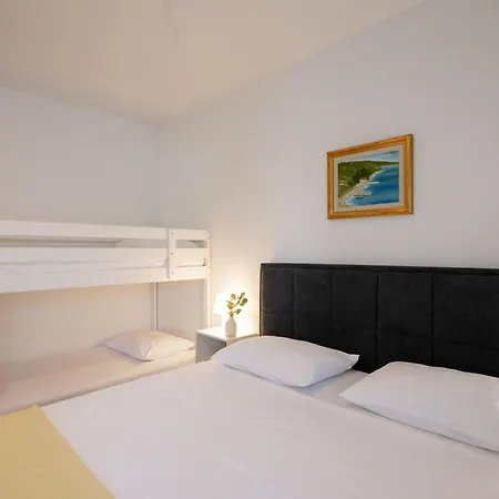 House Rose With Garden And Pool - Three Bedroom House *