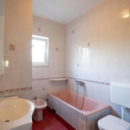 別荘 House Rose With Garden And Pool - Three Bedroom House