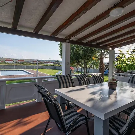 House Rose With Garden And Pool - Three Bedroom House