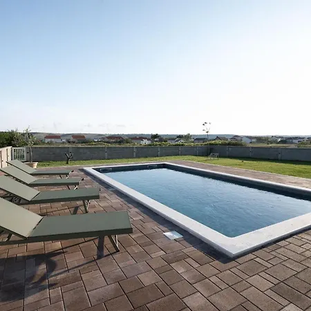 House Rose With Garden And Pool - Three Bedroom House 別荘 Ljubač