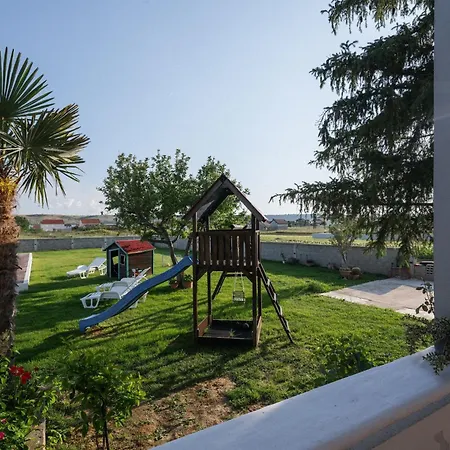別荘 House Rose With Garden And Pool - Three Bedroom House