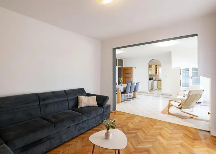 House Rose With Garden And Pool - Three Bedroom House Nyaraló