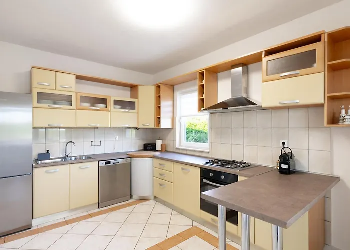 House Rose With Garden And Pool - Three Bedroom House Nyaraló Ljubač