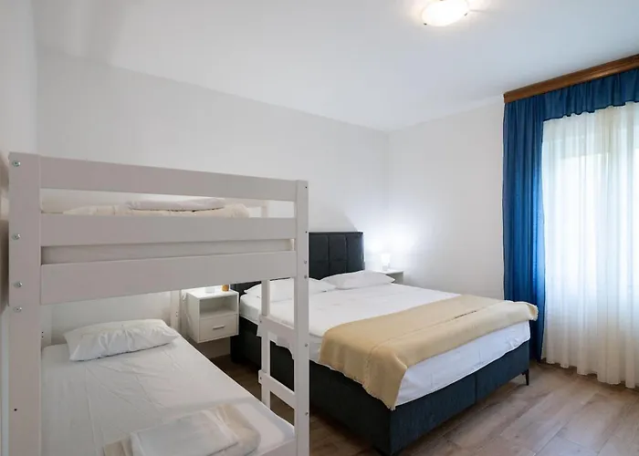 House Rose With Garden And Pool - Three Bedroom House