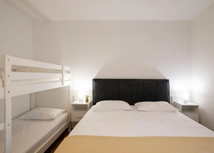 House Rose With Garden And Pool - Three Bedroom House Nyaraló Ljubač