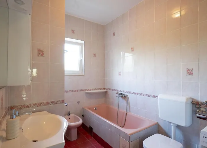 Semesterbostad House Rose With Garden And Pool - Three Bedroom House