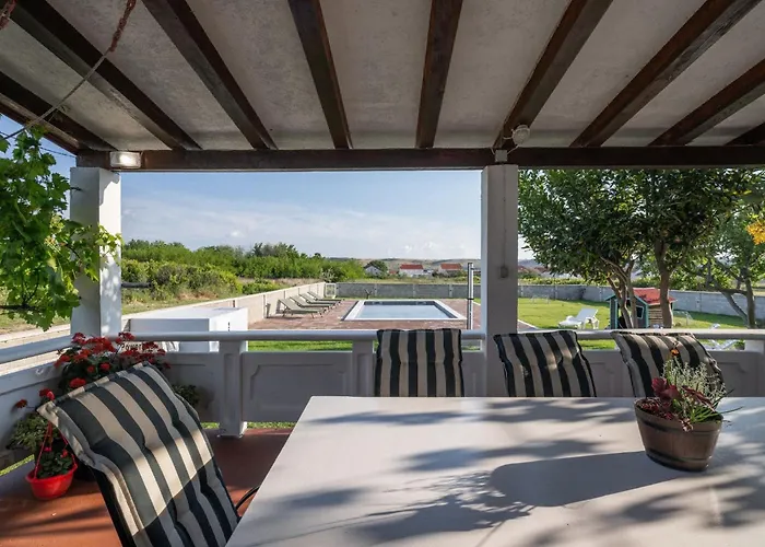 Semesterbostad House Rose With Garden And Pool - Three Bedroom House