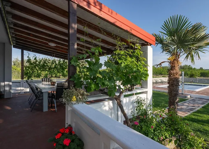 House Rose With Garden And Pool - Three Bedroom House Ljubač