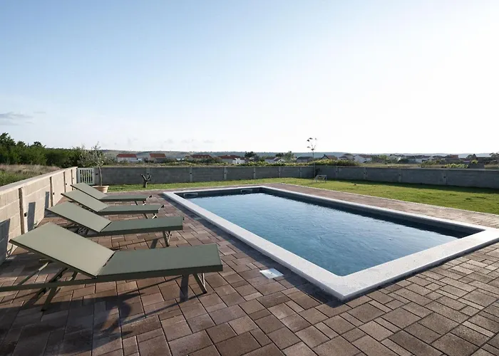 House Rose With Garden And Pool - Three Bedroom House Nyaraló Ljubač