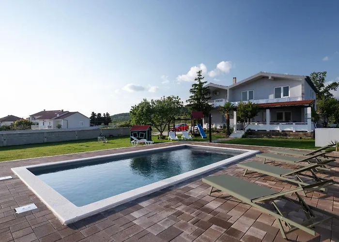Semesterbostad House Rose With Garden And Pool - Three Bedroom House Ljubač